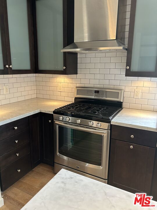 2917 Urban Avenue, Santa Monica CA: https://media.crmls.org/mediaz/963fd7db-28ff-46b0-86d6-378c1a16a703.jpg