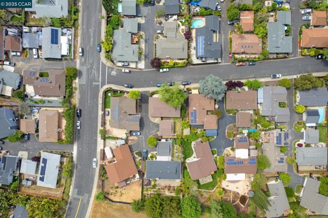 5571 Sepulveda Ct, Concord CA: https://media.crmls.org/mediaz/963ff201-9612-4c4f-a251-c348edfcc3af.jpg