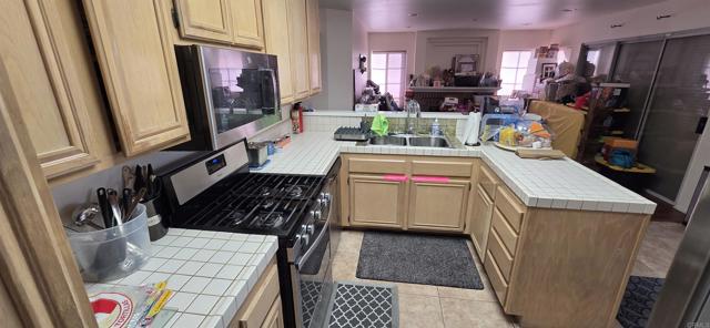 Detail Gallery Image 6 of 19 For 664 Rainbow Dr, Chula Vista,  CA 91911 - 5 Beds | 3 Baths