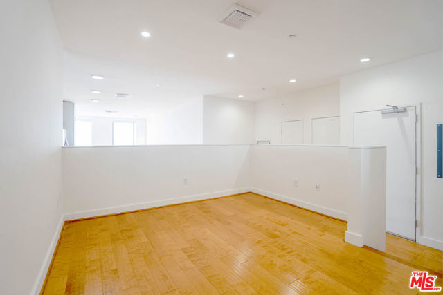 3810 Wilshire Boulevard, Los Angeles CA: https://media.crmls.org/mediaz/96416651-31de-4ff5-88eb-061804c7192a.jpg