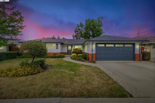 38426 Kimbro St, Fremont CA: https://media.crmls.org/mediaz/9641b5ab-c45d-471b-98b0-73f5badf2054.jpg
