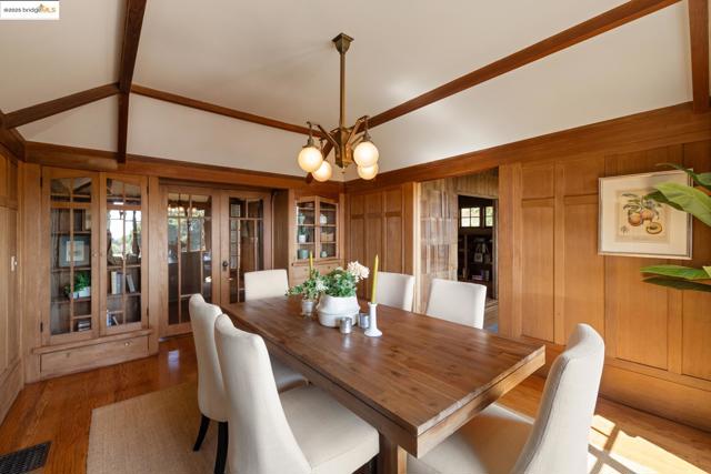 636 Vincente Ave, Berkeley CA: https://media.crmls.org/mediaz/96422b02-9d45-450c-8fd0-76175cc1c73e.jpg