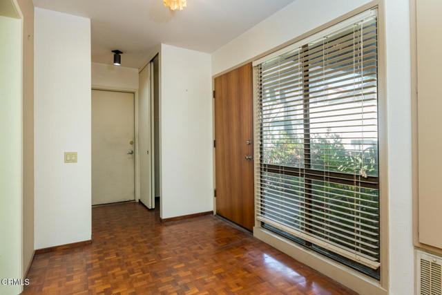 Detail Gallery Image 6 of 46 For 5 Faircliff Ct, Glendale,  CA 91206 - 2 Beds | 2/1 Baths