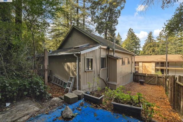 11349 Alameda Ave, Brookdale CA: https://media.crmls.org/mediaz/9642e9fa-9c8d-425c-938b-0d54007decba.jpg