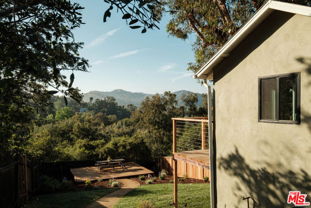 19777 Grand View Drive, Topanga CA: https://media.crmls.org/mediaz/964353d1-8fdf-45fc-a11b-b1a8dabab6e4.jpg