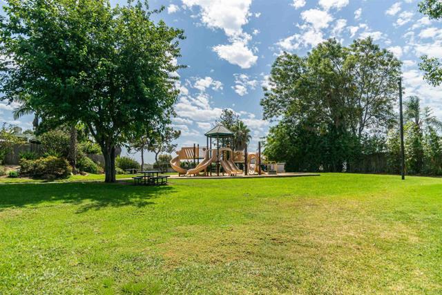 1337 Calle Colnett, San Marcos CA: https://media.crmls.org/mediaz/96435e36-f7d9-4cc6-bf33-9a15d8e2e378.jpg