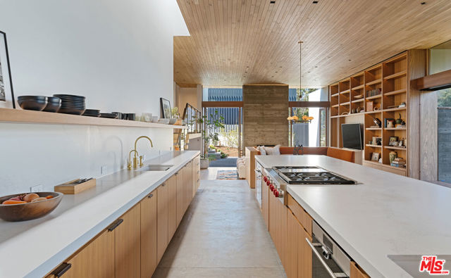 6708 Wildlife Road, Malibu CA: https://media.crmls.org/mediaz/96441ef3-d5df-4610-bd67-859794e59f8f.jpg