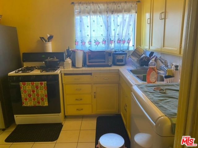 13839 Roscoe Boulevard photo 4