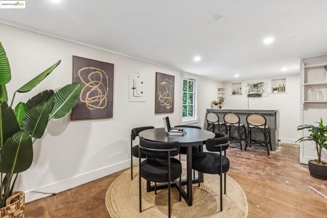 725 Carlston Ave, Oakland CA: https://media.crmls.org/mediaz/964532f3-4b05-4758-b53a-1b2a3d81b0dc.jpg