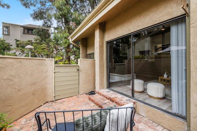 3330 Caminito Eastbluff, La Jolla CA: https://media.crmls.org/mediaz/96455366-b01c-4d6e-8bff-cc4a035086be.jpg