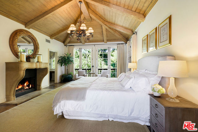 130 S LAYTON Drive, Los Angeles CA: https://media.crmls.org/mediaz/96458e83-afa3-49b8-9fbc-3e25a3cae061.jpg