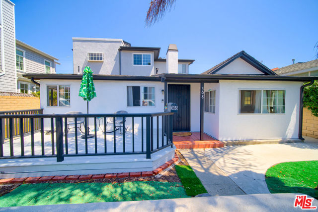 308 13th Street, Seal Beach CA: https://media.crmls.org/mediaz/96460129-cd5a-4a73-b5aa-6fb857e143a8.jpg