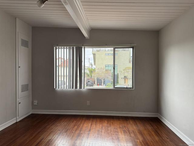 Image 5 of 8 For 3815 Vermont St.