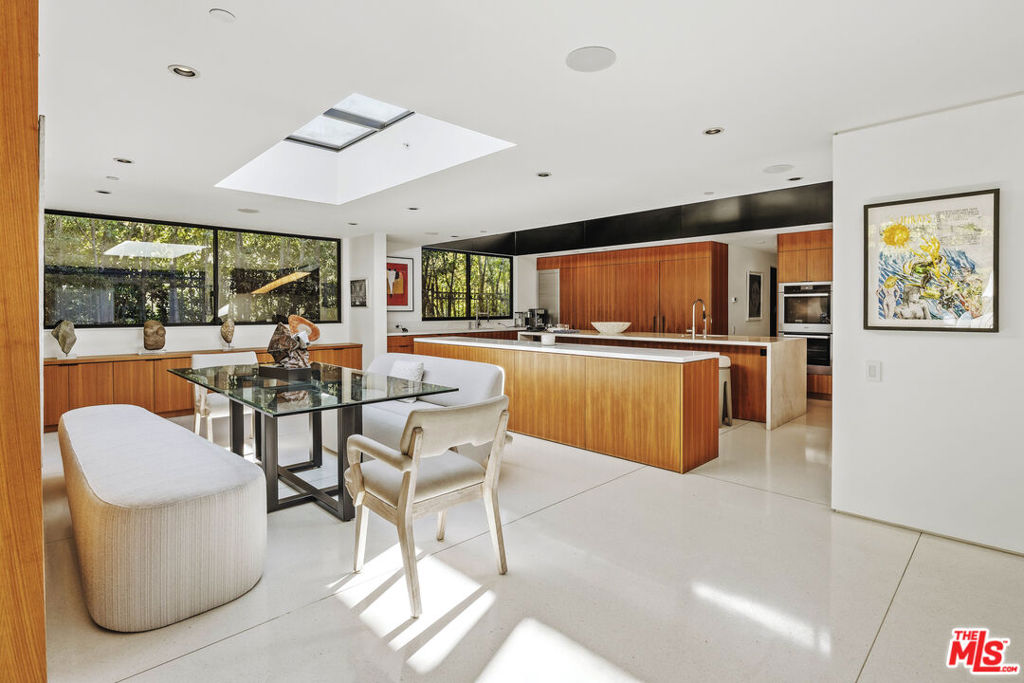 MLS #25561285 img 10