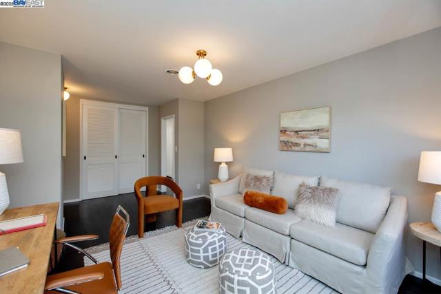1366 Hansen Ave, Alameda CA: https://media.crmls.org/mediaz/96468c81-4518-4e81-afcf-9dca73f24d61.jpg