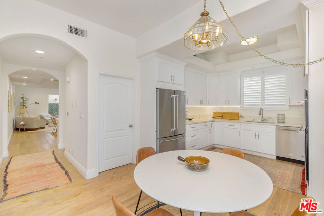 11963 Mayfield Avenue, Los Angeles CA: https://media.crmls.org/mediaz/9646ba7a-075c-4fef-b2bf-e25e330b5c05.jpg