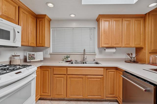 471 Marks Drive, Hollister CA: https://media.crmls.org/mediaz/9646f0ce-e074-4f8f-89f0-48d72ac3c483.jpg