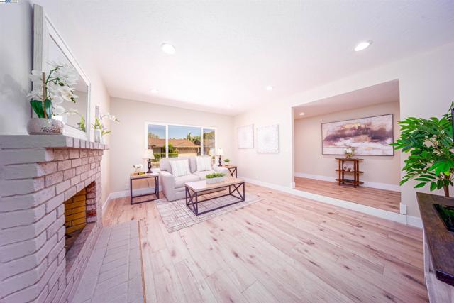 35459 Galen Pl, Fremont CA: https://media.crmls.org/mediaz/9646fa22-4f73-4a25-be53-8979e9d447b4.jpg