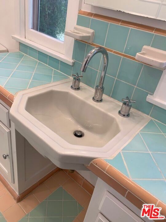 1201 S OGDEN Drive, Los Angeles CA: https://media.crmls.org/mediaz/96477405-3ce0-4467-a462-d2b33e80fc31.jpg
