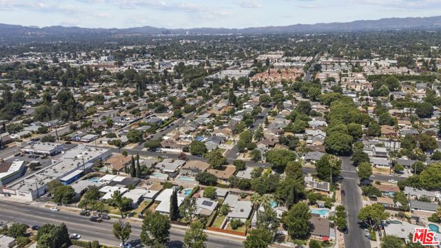 7659 Lindley Avenue, Reseda CA: https://media.crmls.org/mediaz/96477a26-b45d-4805-997f-3c356517bb38.jpg