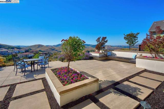 3272 Ashbourne Cir, San Ramon CA: https://media.crmls.org/mediaz/96484b72-8c6f-4eaa-a95b-94268f1da485.jpg
