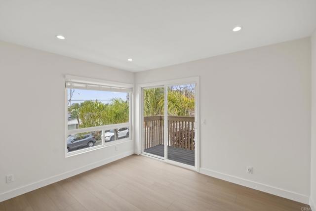 Image 18 of 75 For 1633 Mackinnon Avenue