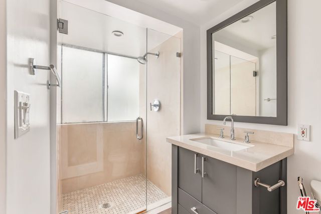 999 N Doheny Drive, West Hollywood CA: https://media.crmls.org/mediaz/964942fe-b20f-491f-8db7-2b3b80002f2d.jpg