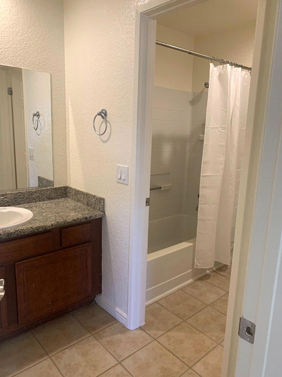 https://media.crmls.org/mediaz/9649516b-f9fb-431d-8325-afec33d18edc.jpg?preset=X-Large