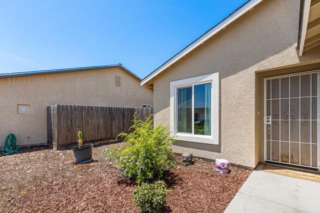 733 Marcelina Court, Merced CA: https://media.crmls.org/mediaz/96496512-c8d5-4a58-9a6c-e67fd0bd3fc9.jpg