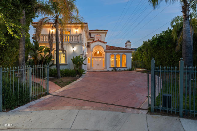 Detail Gallery Image 2 of 39 For 4174 Elm View Dr, Los Angeles,  CA 91316 - 5 Beds | 5 Baths