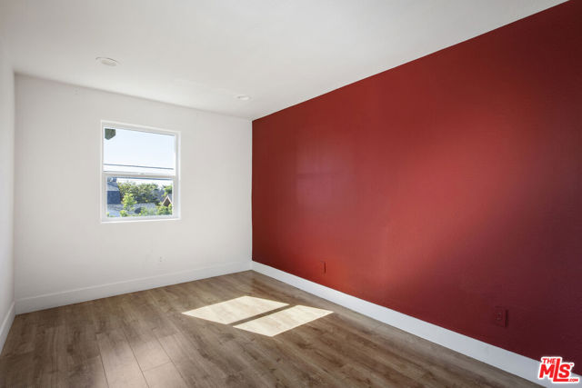 2074 W 29th Street, Los Angeles CA: https://media.crmls.org/mediaz/96497f0d-f0fb-4179-9ebb-27cefabef522.jpg