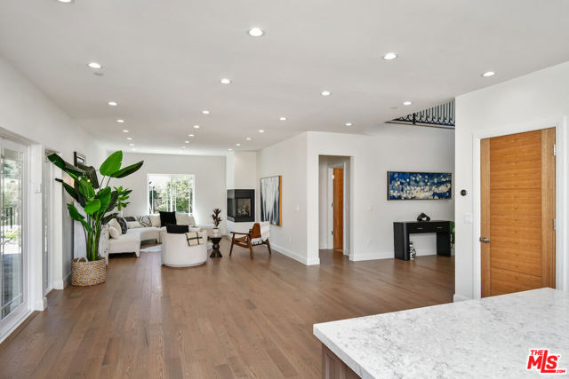 29677 Mulholland Highway, Agoura Hills CA: https://media.crmls.org/mediaz/964a039a-daf8-4736-9c7f-34895016a65b.jpg