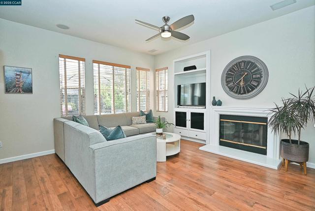 663 Greylyn Dr, San Ramon CA: https://media.crmls.org/mediaz/964a0ffe-bce8-49f6-8f5d-dc010a5b8590.jpg
