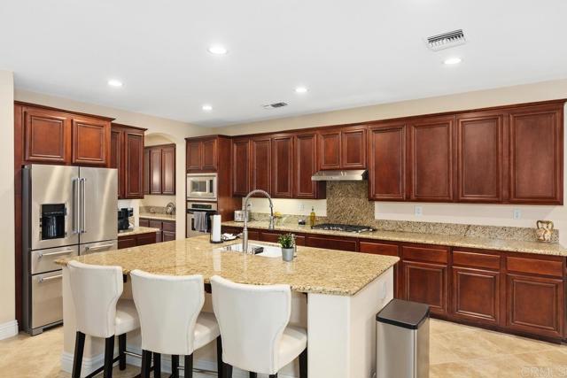 Detail Gallery Image 14 of 41 For 1402 Antioch Ave, Chula Vista,  CA 91913 - 5 Beds | 3/1 Baths
