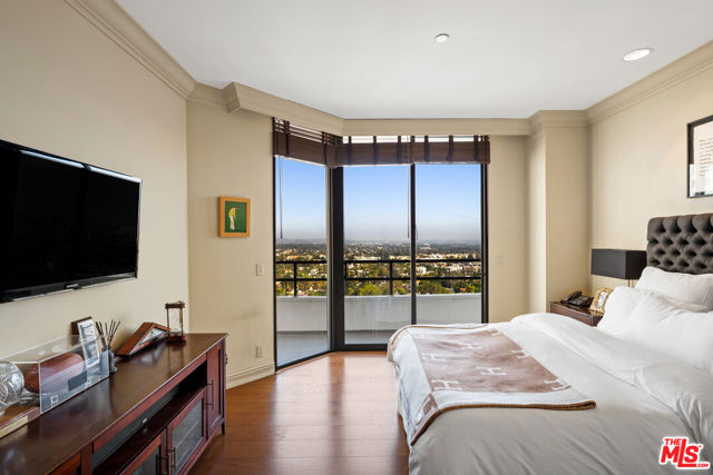 10601 Wilshire Boulevard, Los Angeles CA: https://media.crmls.org/mediaz/964a8a3d-e2f9-472c-823f-0a2682e3137e.jpg