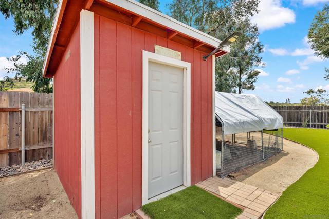 12845 Golden Way, Poway CA: https://media.crmls.org/mediaz/964ad8c7-eb39-4ca6-8d40-2a7f1a98ab2a.jpg