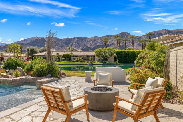 9 Regency Drive, Rancho Mirage CA: https://media.crmls.org/mediaz/964b30b8-deb1-4de0-b658-8c363616b825.jpg