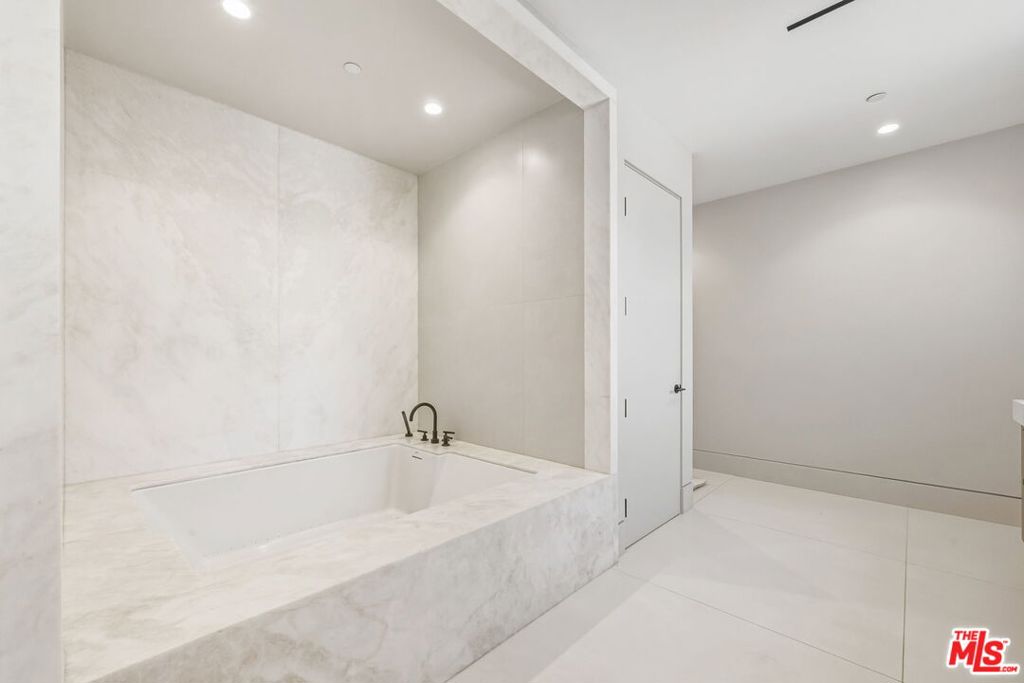 MLS #26862473 image #27