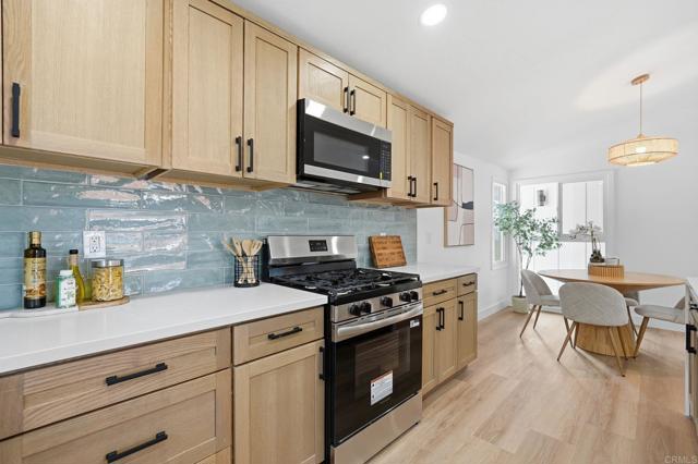 Detail Gallery Image 15 of 42 For 2828 Mission Village Dr, San Diego,  CA 92123 - 4 Beds | 2 Baths