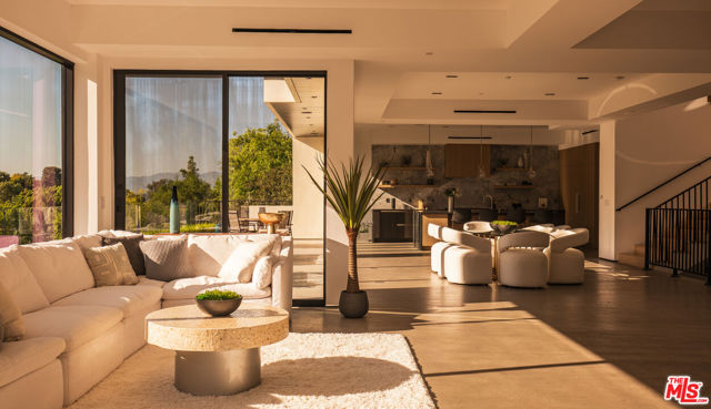 3920 Knobhill Drive, Sherman Oaks CA: https://media.crmls.org/mediaz/964c0161-1b33-420c-8347-dc0a3ebd4ada.jpg