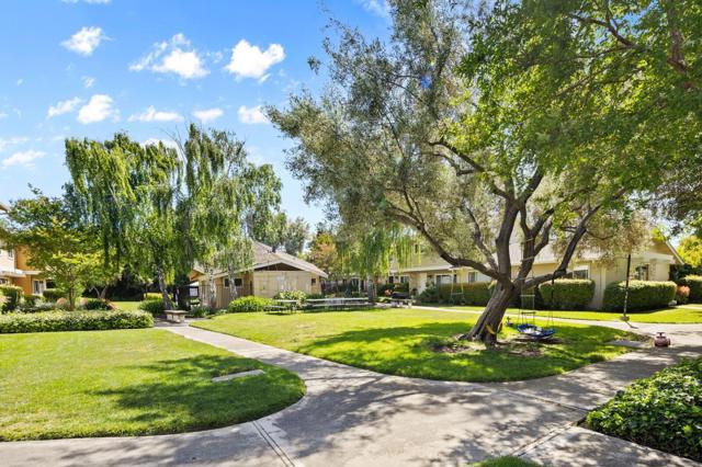 26 Saw Mill Court, Mountain View CA: https://media.crmls.org/mediaz/964c0ea5-d638-4449-9626-3567334de62d.jpg