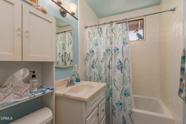1214 Mariposa Drive, Santa Paula CA: https://media.crmls.org/mediaz/964d9086-969f-46d9-a16b-d602f705afaa.jpg
