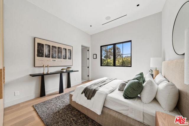 10950 Verano Road, Los Angeles CA: https://media.crmls.org/mediaz/964da305-5a24-4969-867c-ea51c4dfaf20.jpg