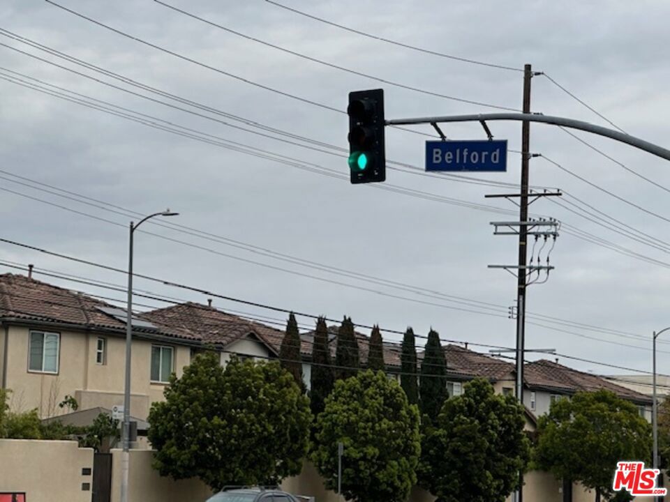 https://media.crmls.org/mediaz/964db0f8-19c4-41ba-9d76-c10c6128e40b.jpg?preset=X-Large