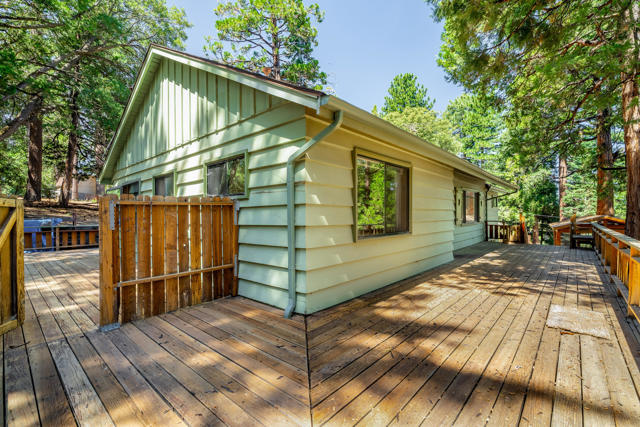 52551 Pine Ridge Road, Idyllwild CA: https://media.crmls.org/mediaz/964db30c-662f-49aa-8336-fd2a2ca58021.jpg