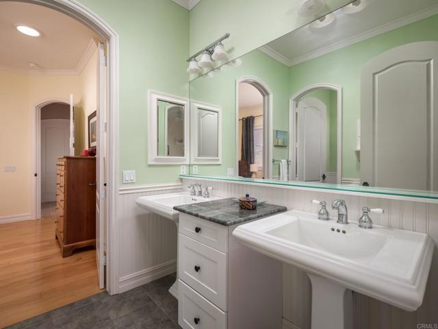 30419 Canyon Estates Road, Vista CA: https://media.crmls.org/mediaz/964e711f-371a-449c-a3f6-3530f7c659e0.jpg