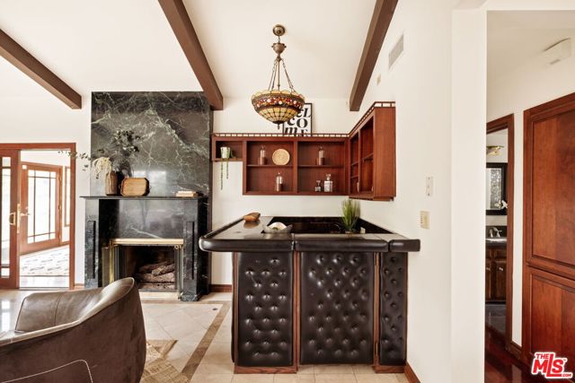 2617 Sleepy Hollow Place, Glendale CA: https://media.crmls.org/mediaz/964ea17b-4541-42f7-abed-7524504d5d60.jpg