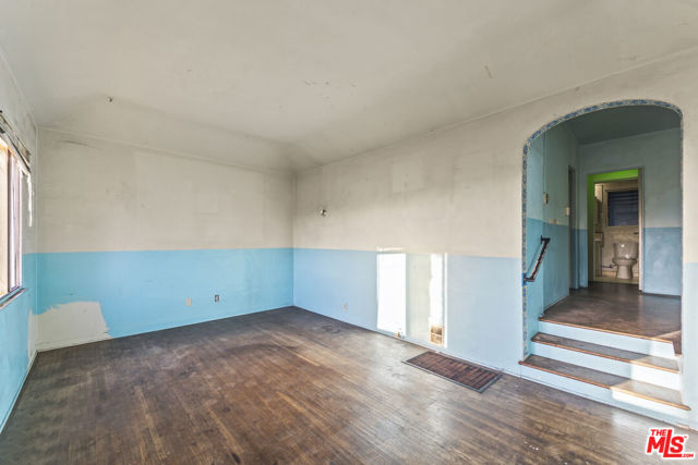4958 Loleta Avenue, Los Angeles CA: https://media.crmls.org/mediaz/964f13d8-8591-47b8-acf6-5ab28df577e3.jpg