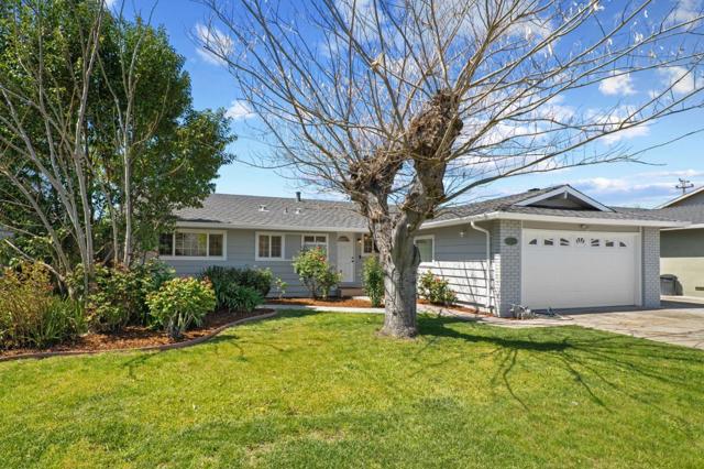 5571 Sunny Oaks Drive, San Jose CA: https://media.crmls.org/mediaz/964fc450-836e-4d83-8877-f74ec1e8bc84.jpg