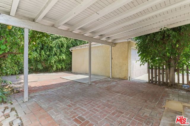 2652 Stoner Avenue, Los Angeles CA: https://media.crmls.org/mediaz/9650184b-fa5c-416e-bd31-912a77160b2f.jpg